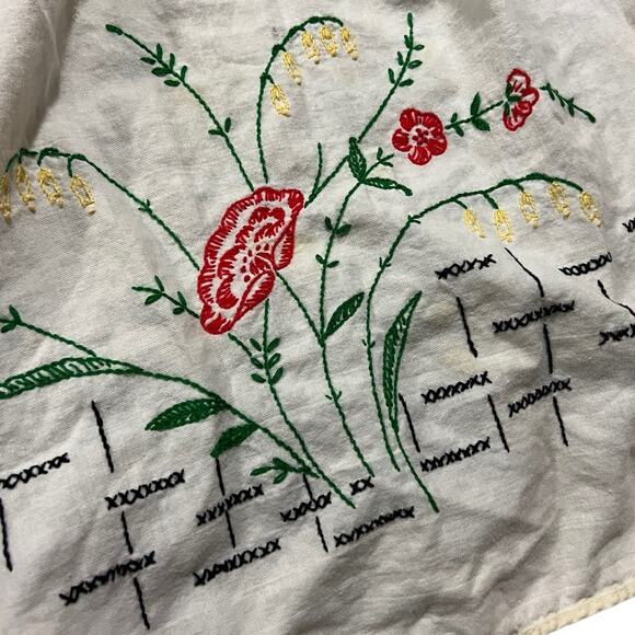 Vintage 1950 Half Apron White Cotton Hand Embroidered Floral Garden Apron Roses - Picture 9 of 12